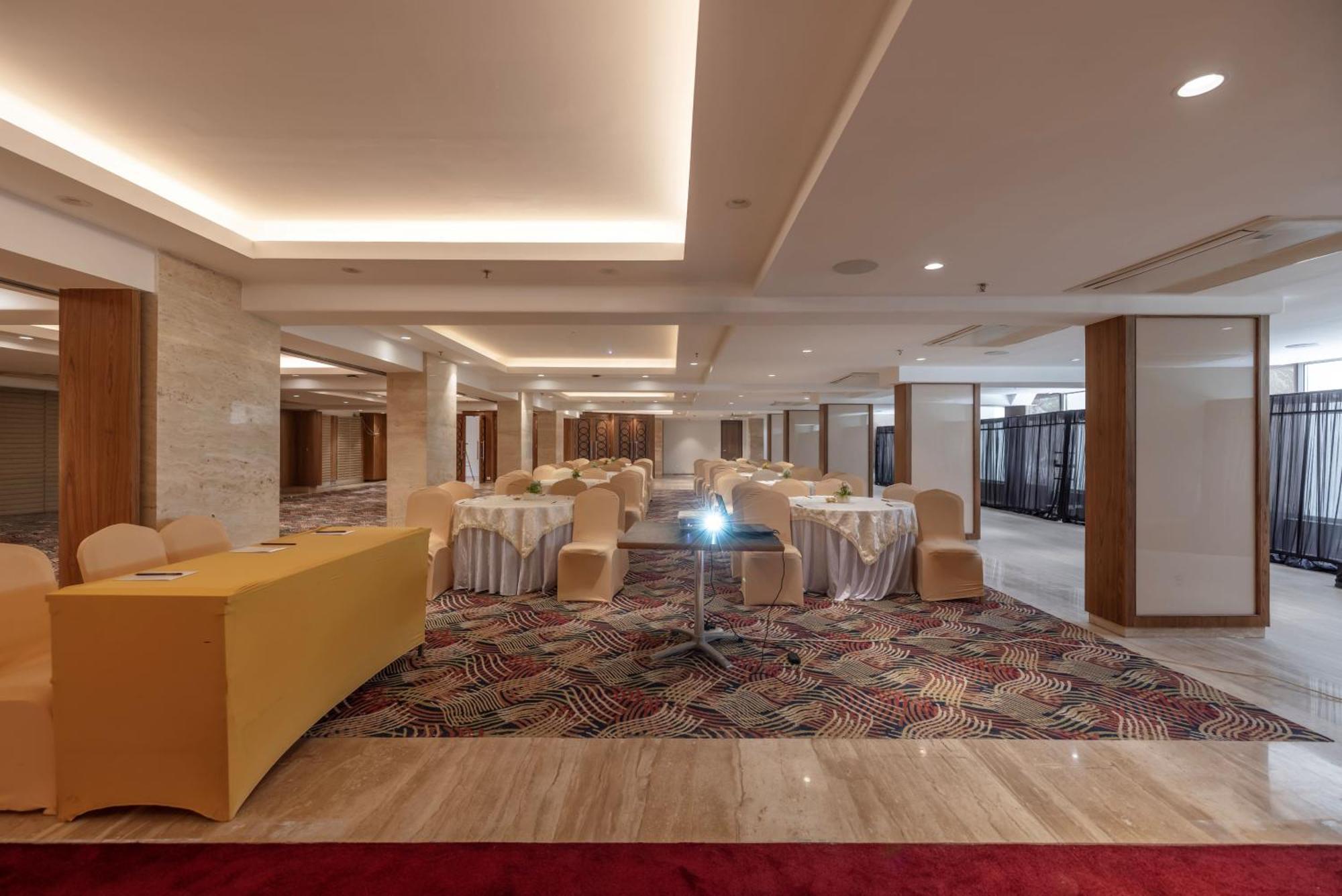 Quality Inn Patria Suites, Раджкот Екстер'єр фото